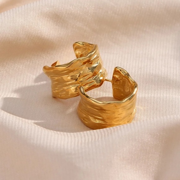 New Wide Hoop 18K Gold Stud Earrings, wonderful Earrings, wow Earrings - Picture 4 of 8